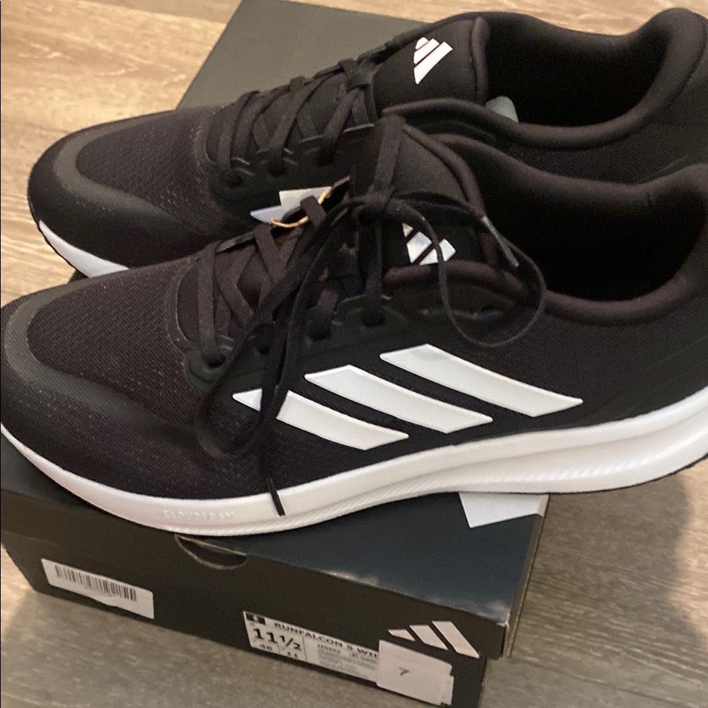 Adidas Run Falcon 5 Men's Black and White Athletic Shoes Sz 11.5 Wide NIB
